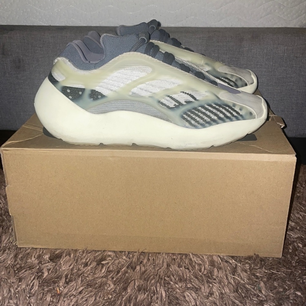 Yeezy 700 v3 Fade Salt